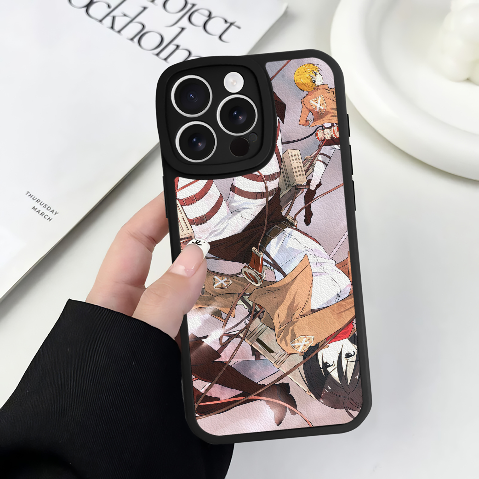 （画像用） 進撃の巨人 Attack on Titan 【iPhone 16シリーズ対応】シリコンスマホケース（レザー調） 材質：シリコン
